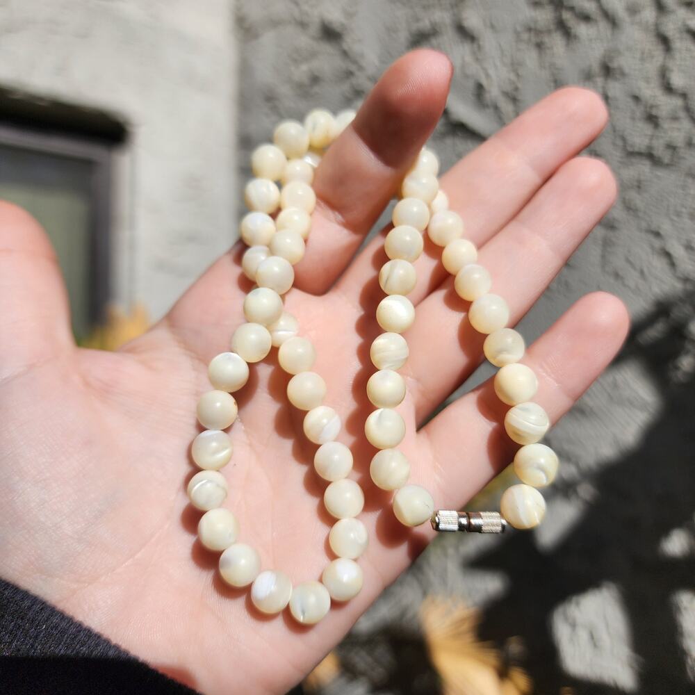 Vintage Balamuti Pearl Necklace MOP Shell Round Beaded Barrel Clasp 8mm - Picture 8 of 13